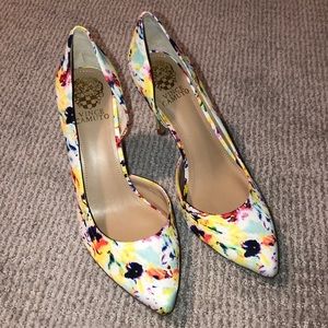 NWT Vince Camuto floral pump